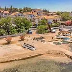 Διαμέρισμα Coastal Family Escape In Turanj, Croatia