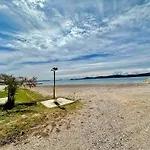 Διαμέρισμα Coastal Family Escape In Turanj, Croatia