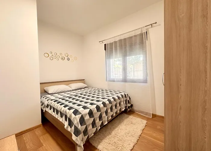 Coastal Family Escape In Turanj, Croatia