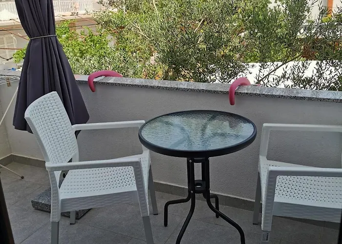 Coastal Family Escape In Turanj, Croatia