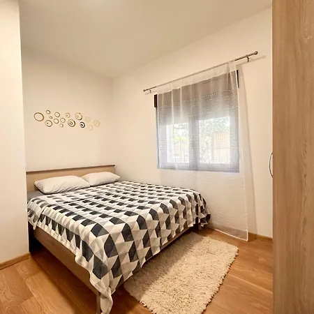 Coastal Family Escape In Turanj, Croatia