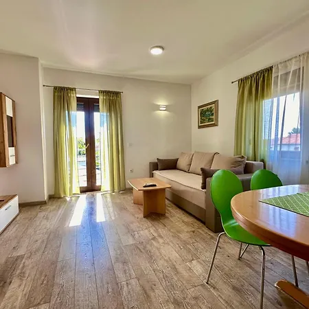 Coastal Family Escape In Turanj, Croatia Torrette
