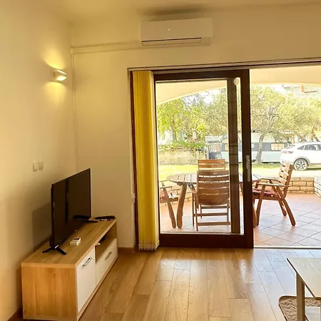 Coastal Family Escape In Turanj, Croatia *