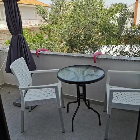 Coastal Family Escape In Turanj, Croatia