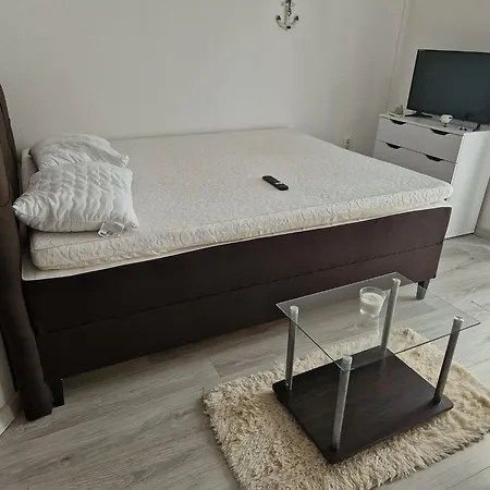 Coastal Family Escape In Turanj, Croatia *