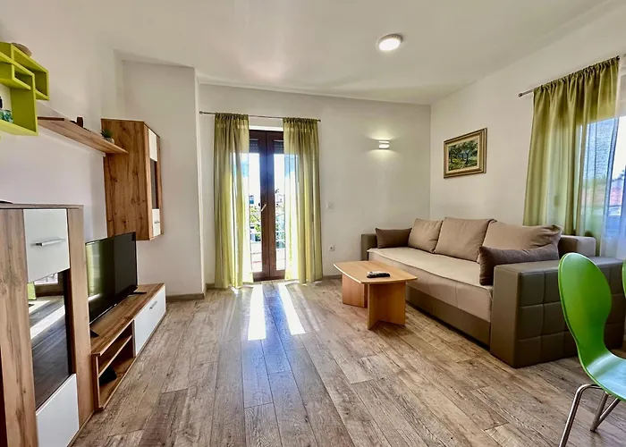 Coastal Family Escape In Turanj, Croatia
