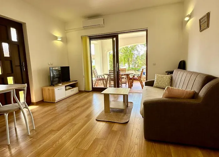 Appartamento Coastal Family Escape In Turanj, Croatia *