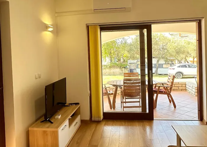 Coastal Family Escape In Turanj, Croatia *