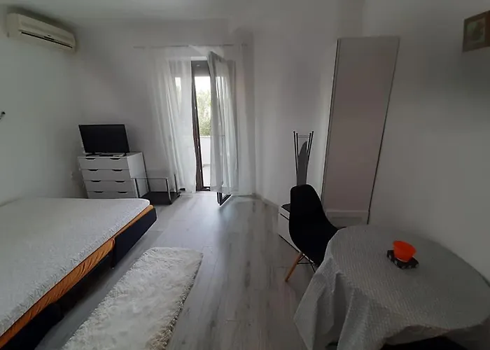Coastal Family Escape In Turanj, Croatia Appartamento *